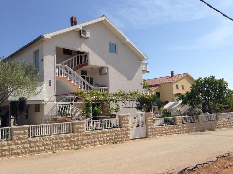 Apartmani Slavica ビオグラード・ナ・モル エクステリア 写真